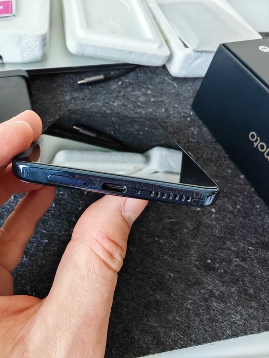 НОВ Motorola EDGE 20 Pro 256GB 12GB Dual SIM Пълен Комплект