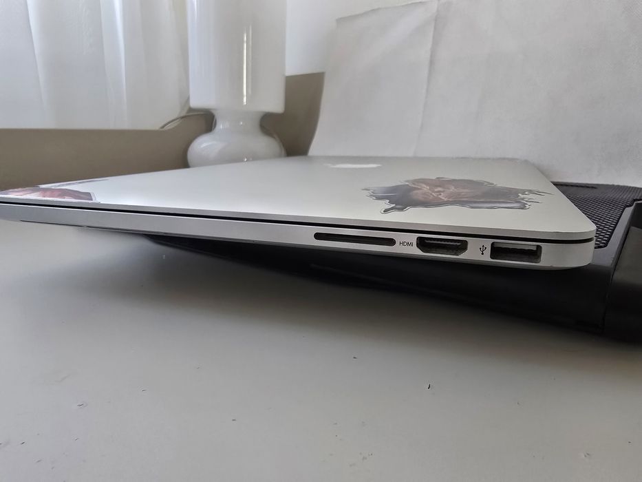 MacBook Pro, i7,16 GB RAM , ssd 512,