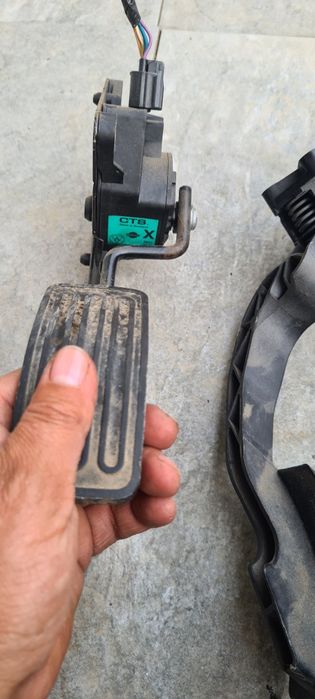 Pedala acceleratie nissan qashqai,1,6 D,2012,opel corsa d 1,3 D,2011