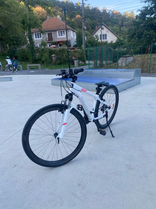 Bicicleta rockrider st 100 vând