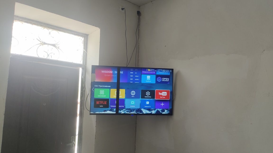 Samsung q90 SMART tv sotiladi, 43 dyum, ekranida chiziq bor