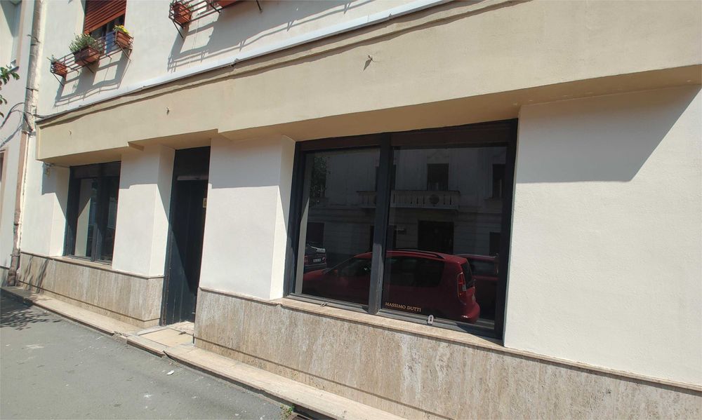 Inchiriem spatiu comercial central 110mp