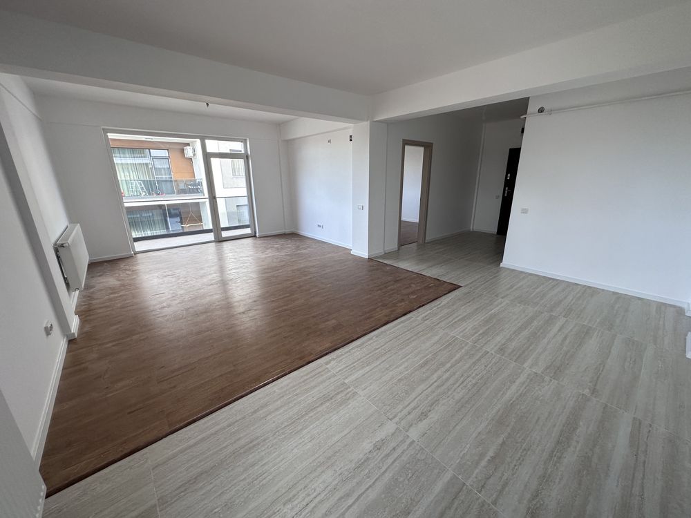 Apartament tip penthouse 150 mp curte privata 450 mp Bloc Nou!!!