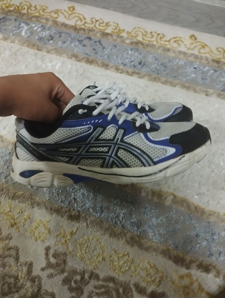 кроссовки  ASICS