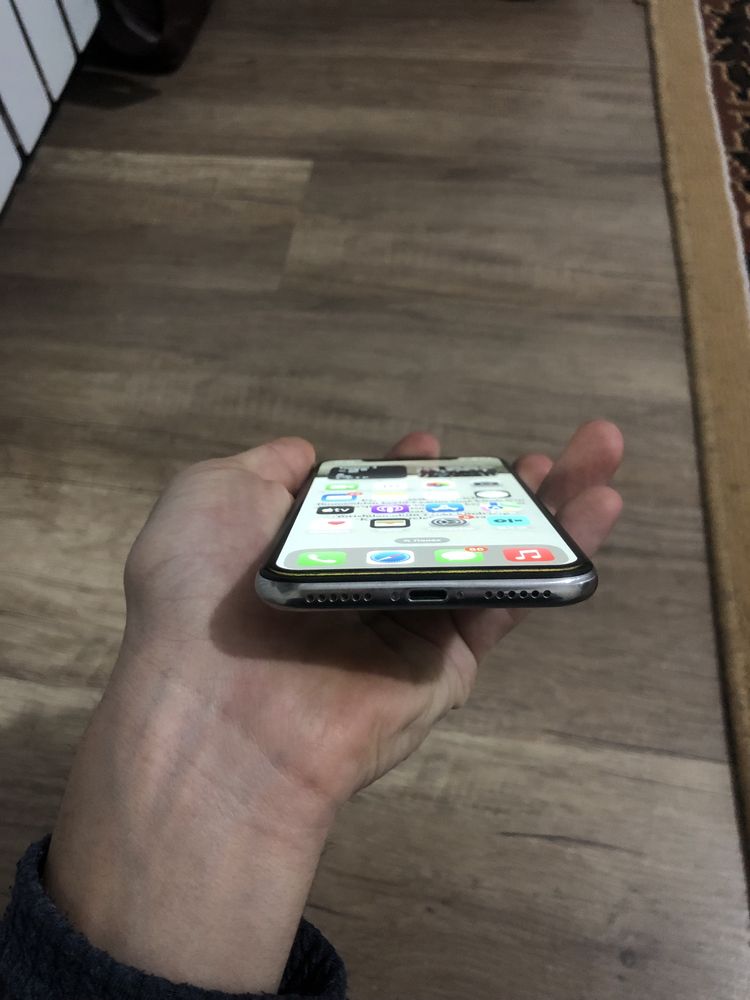 iPhone X сотилади