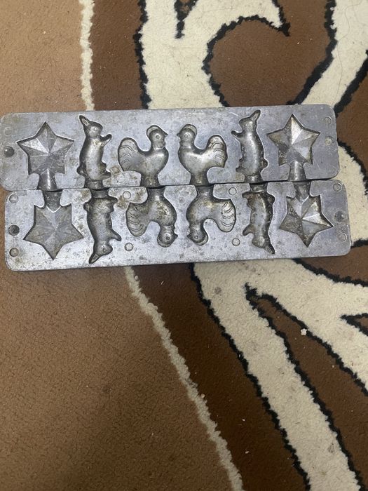 Калып қораз конфет істейтін