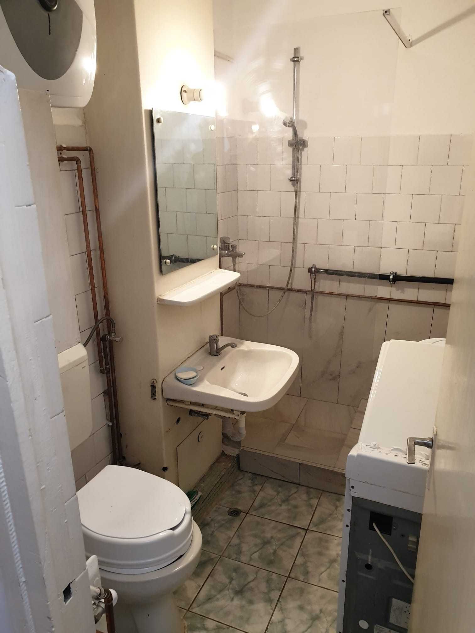 Inchiriez apartament 2 camere decomandate zona Uta la parter