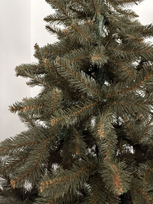 Brad artificial superb, stare ecepțională