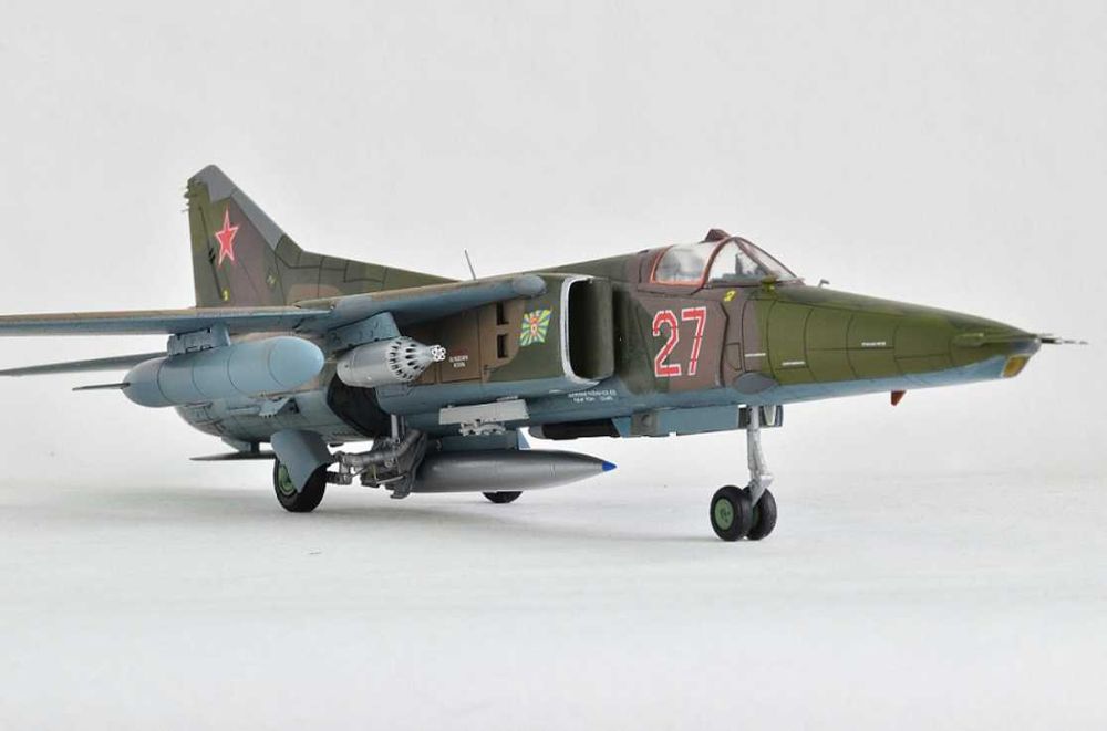 сборная модель самолета МиГ-27 1/72 Academy