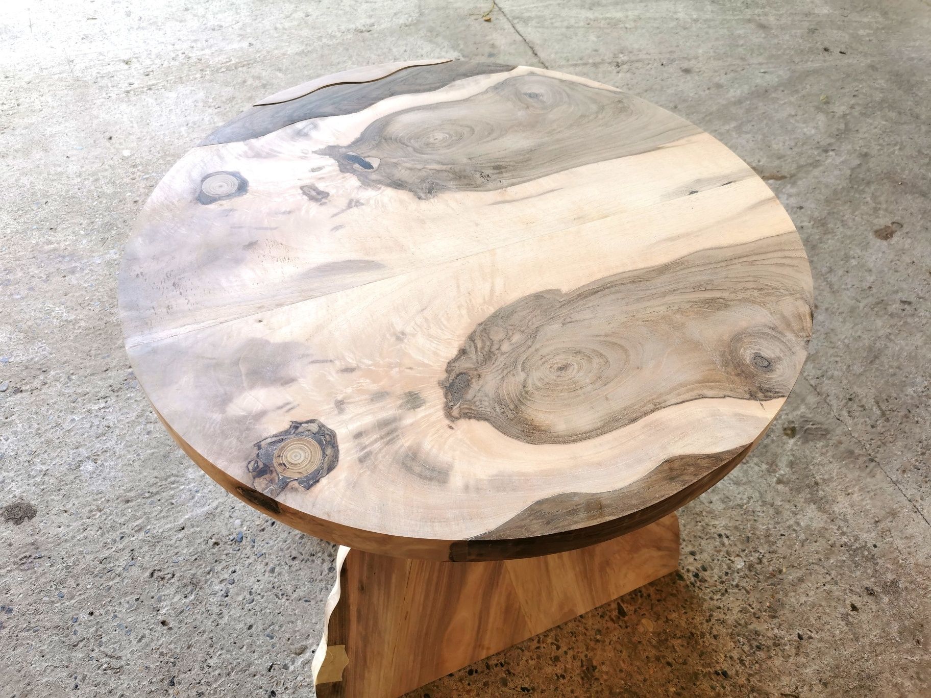 Masa de cafea, măsuță  living rotunda din lemn de nuc