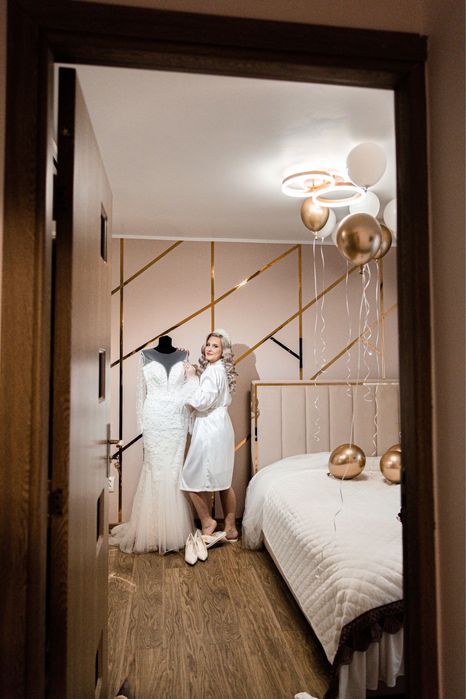 Halat de mireasa alb cu pene