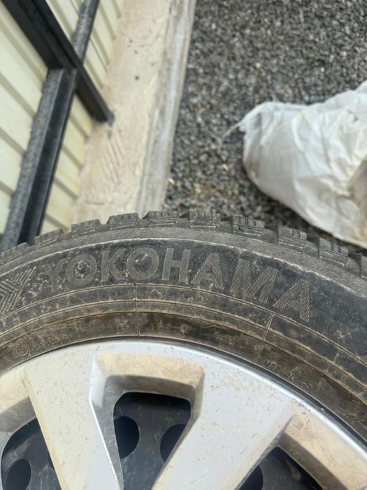 Продам шипованные шины зимние 225/65/17