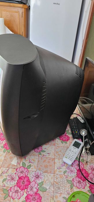 TV Philips  diagonala 56 cm , cu telecomanda .