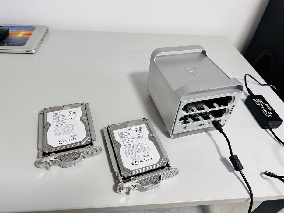 Unitate iomega cu 2 harduri Seagate 1TB-7200rpm,stare perfectă!