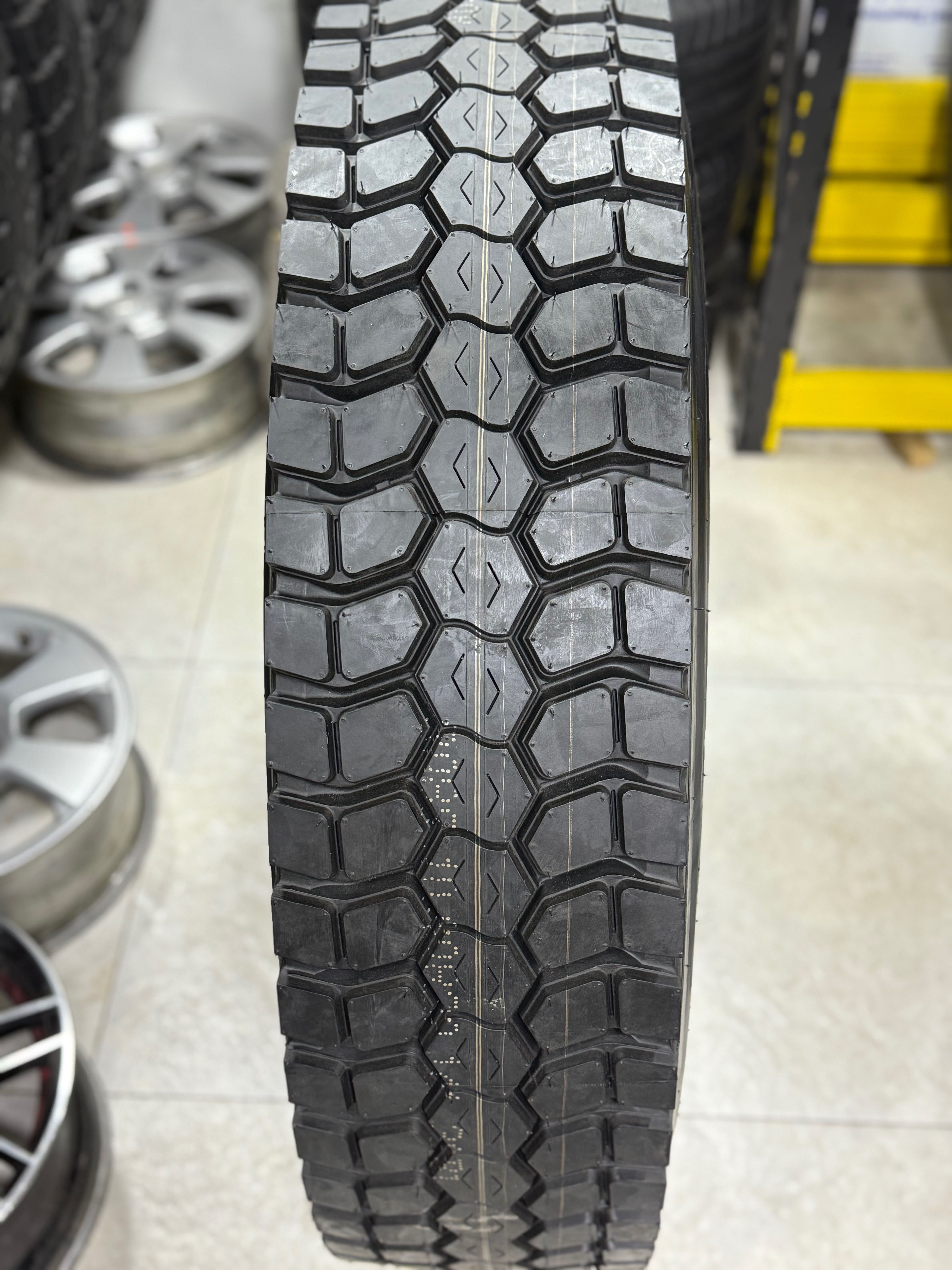 ROYAL BLACK 11R22.5 shini