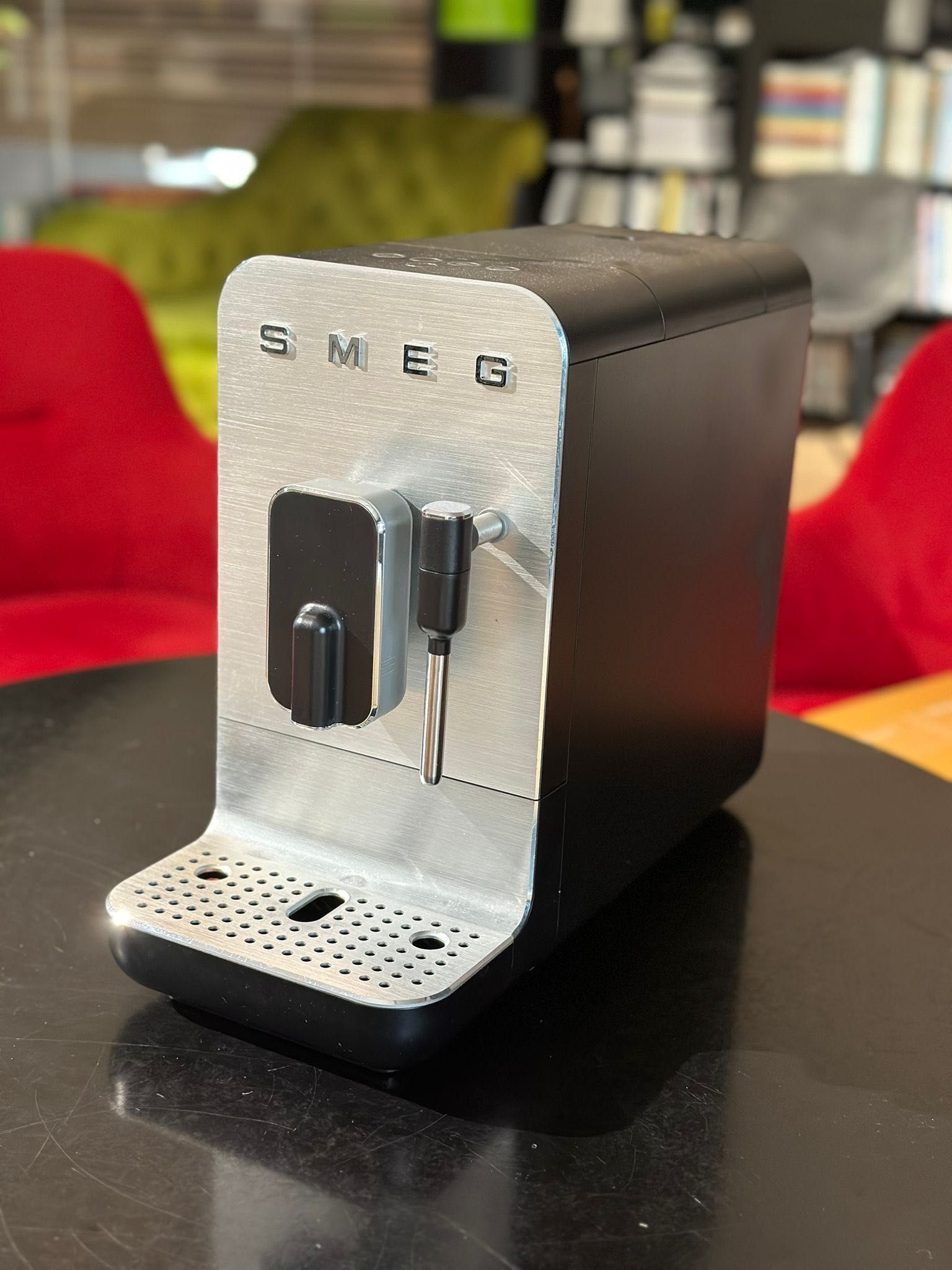 Espressor automat Smeg 50’s Style BCC12BLMEU , negru