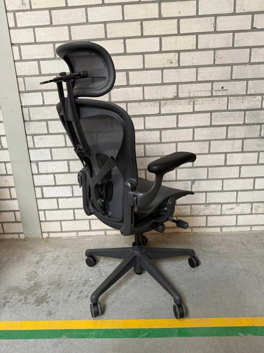 Refurbished Herman Miller Aeron Remastered Graphite (Atlas Headrest)
