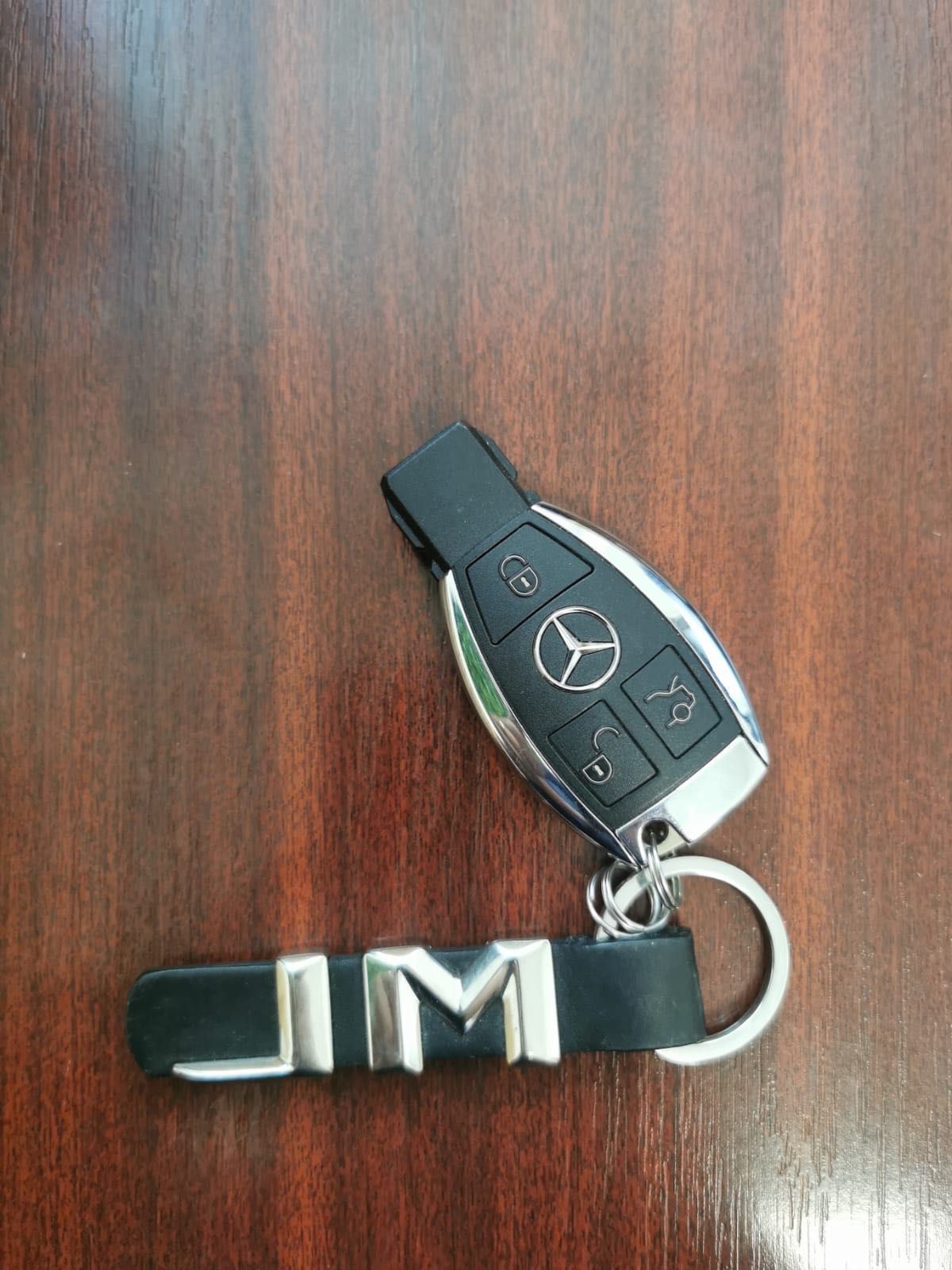 Cheie originală Mercedes-Benz. Cu breloc OE Mercedes ML