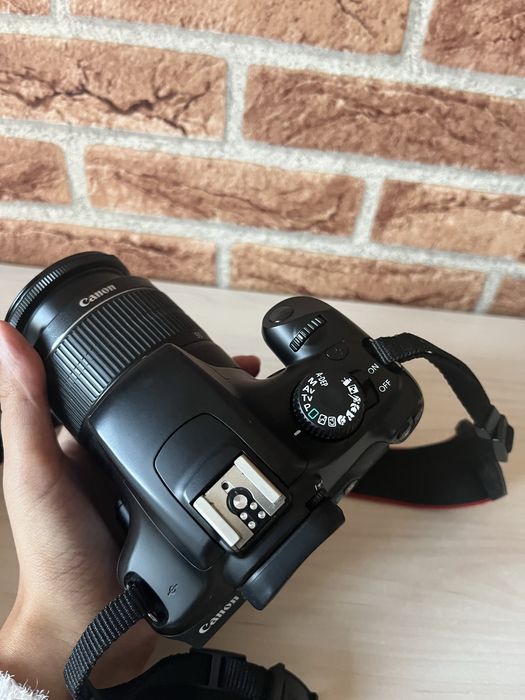 Aparat foto Canon EOS 1100D