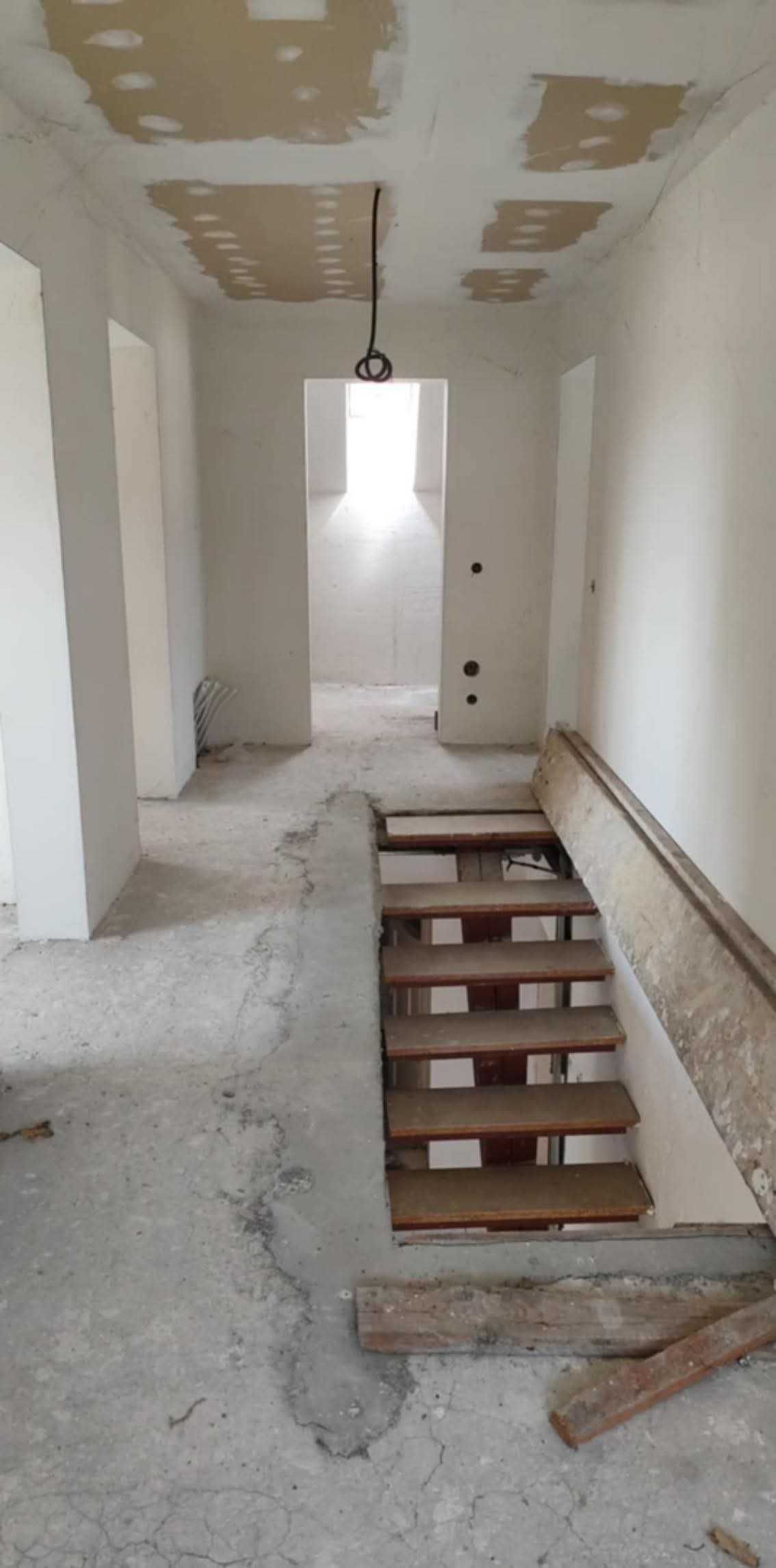 Vând casă în Hațeg