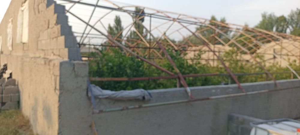 Biznes uchun bino katta maydonli