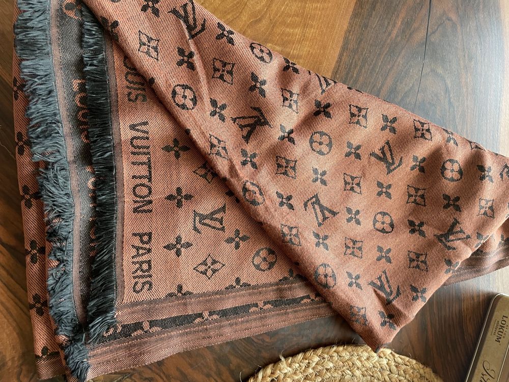 Шал на Louis  Vuitton