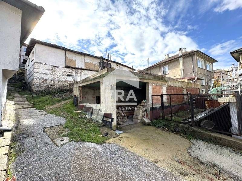 Имот в Златоград – отлична възможност за строеж или складово помещение