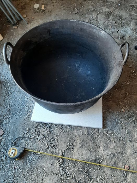Ceaun vechi din fontă 40 L.