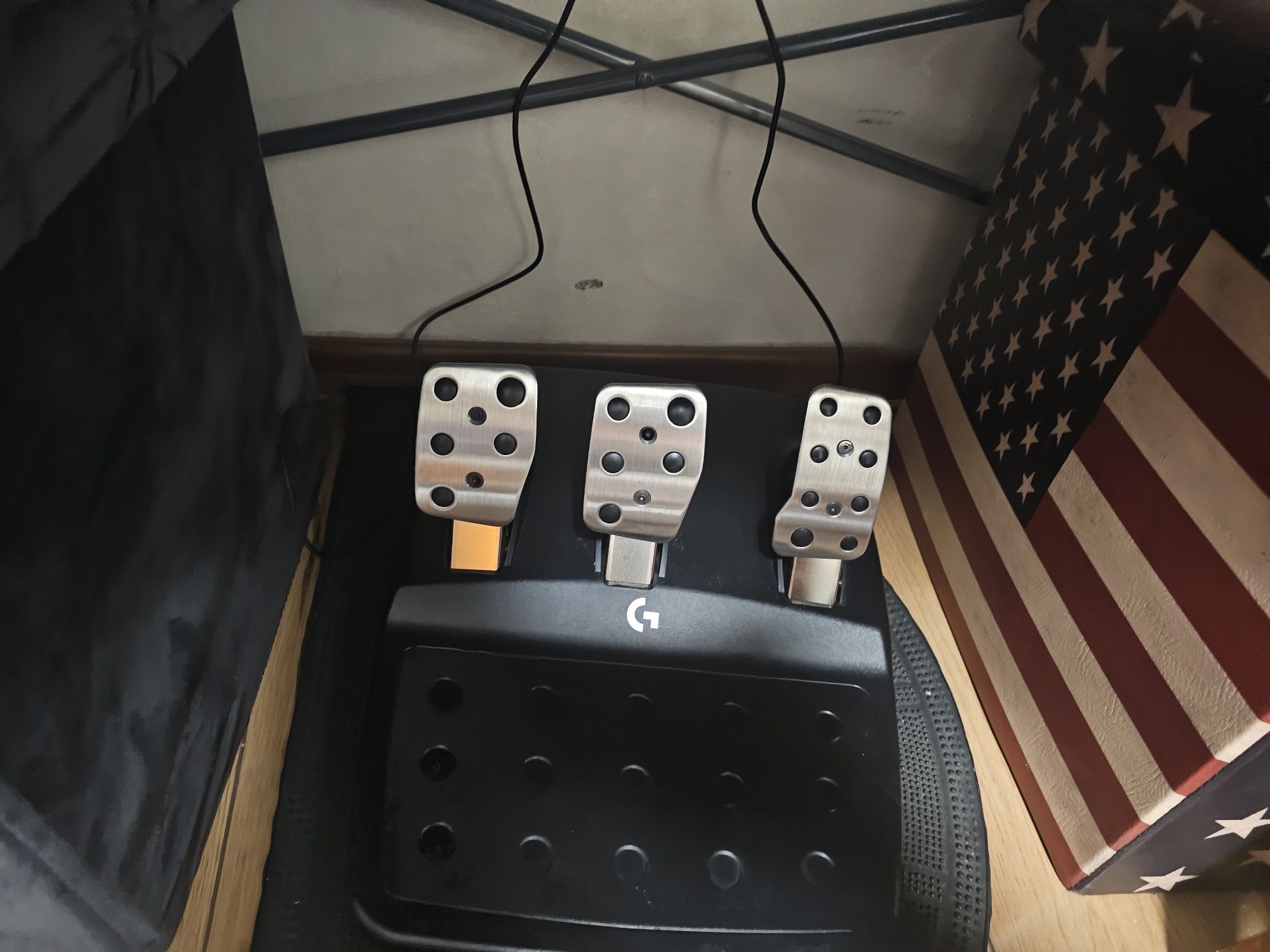 Logitech G923 cu pedale + schimbător cu garanție, stare bună
