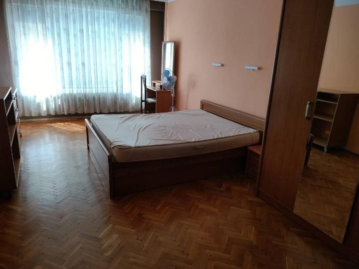 Тристаен апартамент в кв. Въстанически