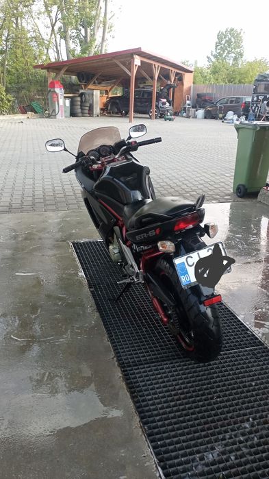 Motocicleta Kawasaki er6f