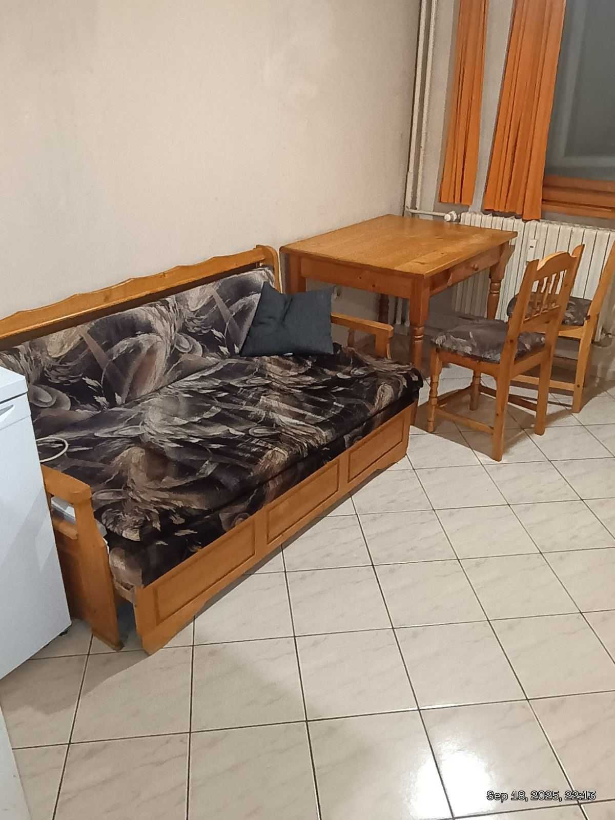 Мебели от чам в добро състояние