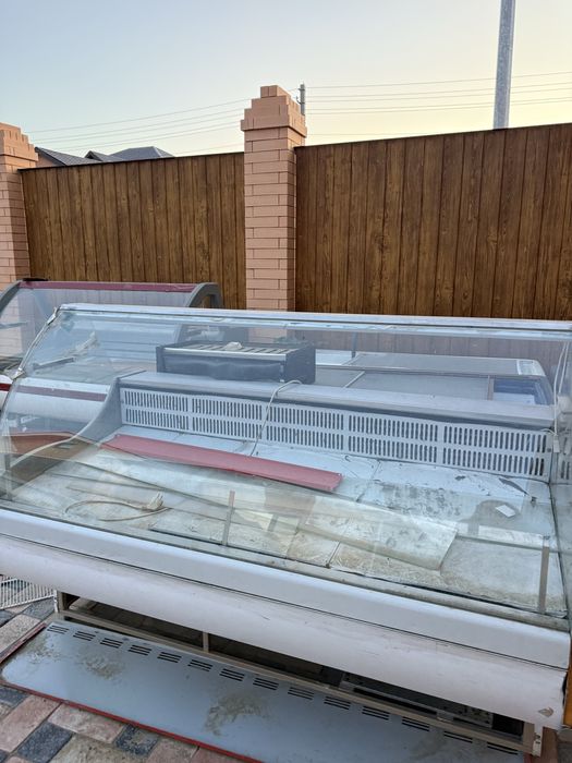 Холодильники  для магазина б/у