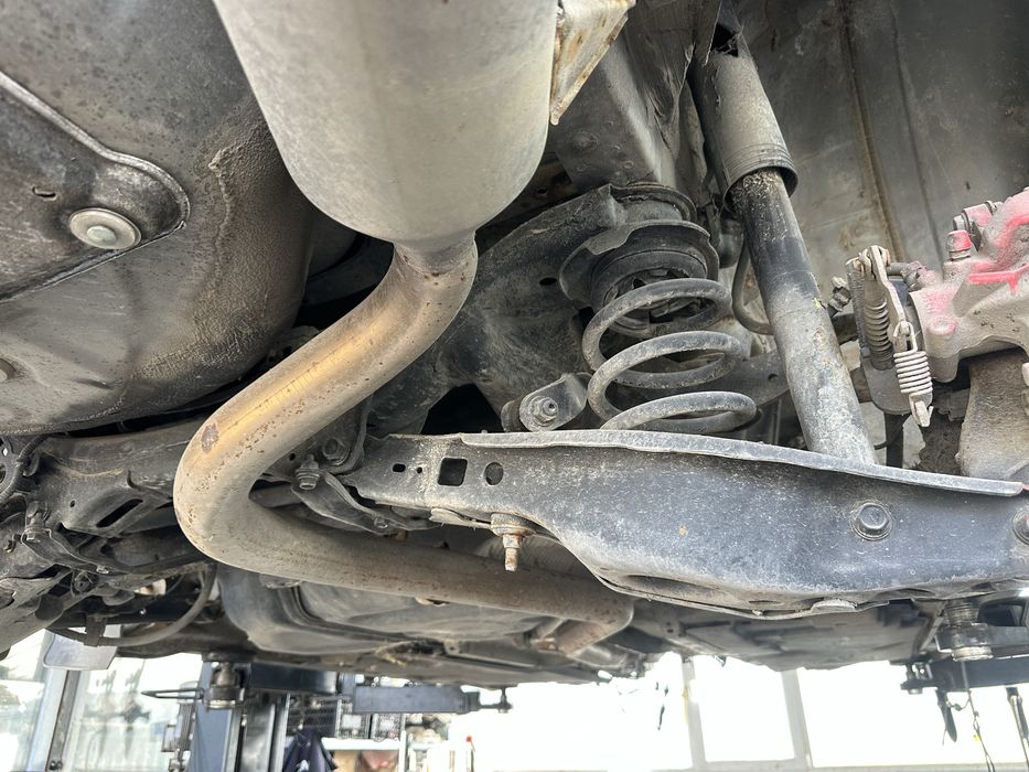 Заден мост за Тойота Авенсис Т27 комби!!!