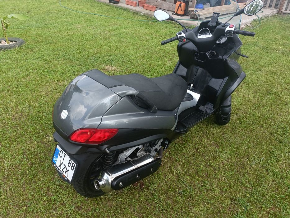 Piaggio MP3 500. Cat B