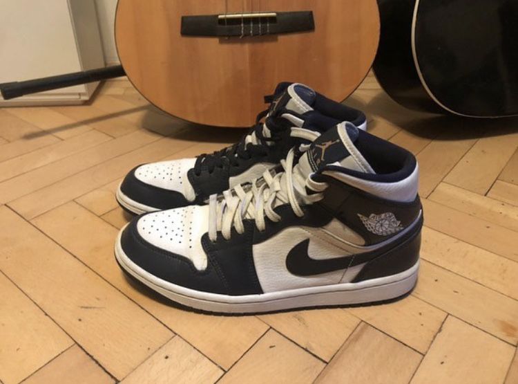 Jordan 1 mid obsidian