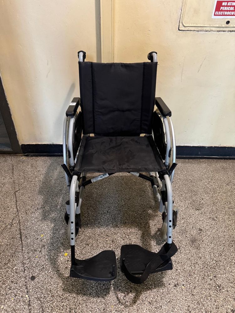 Carut scaun rulant handicap dizabilitati 44 cm (ca nou)