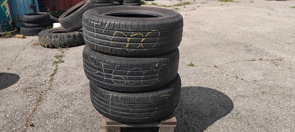 Гуми 215 60 16 Фалкен Falken 3 броя. Цената е за брой.