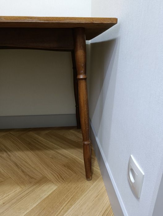 Стол обеденный. Дерево.