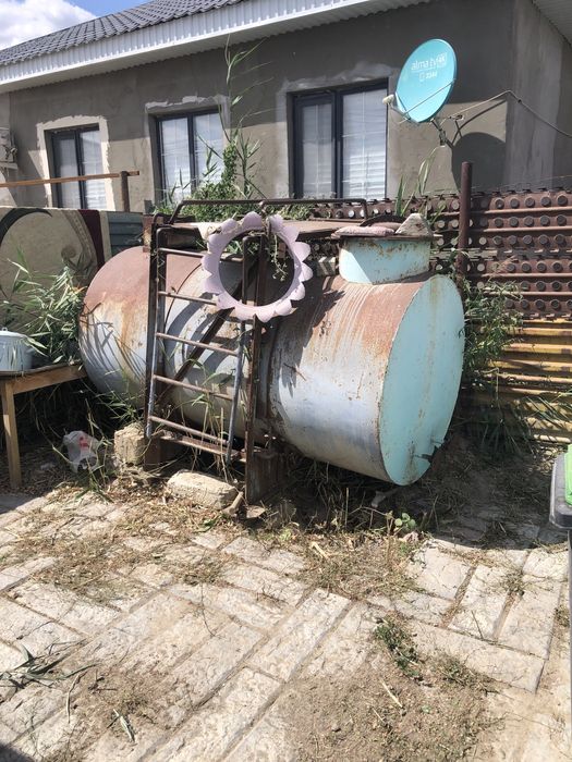 емкость железная 2 тонна