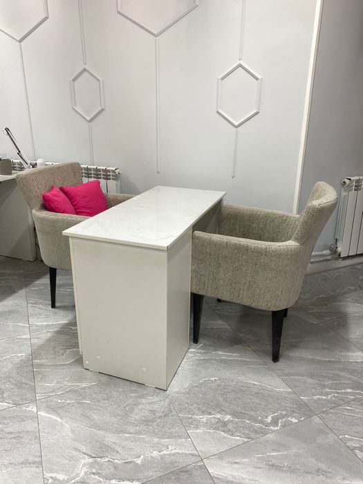 Сдаются в аренду рабочие места для мастеров маникюра и парикмахера