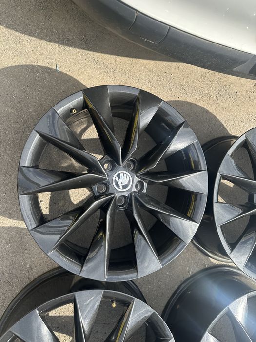 4бр.оригинални лети джанти Skoda  Superb 5х112 8Jx19” ET44