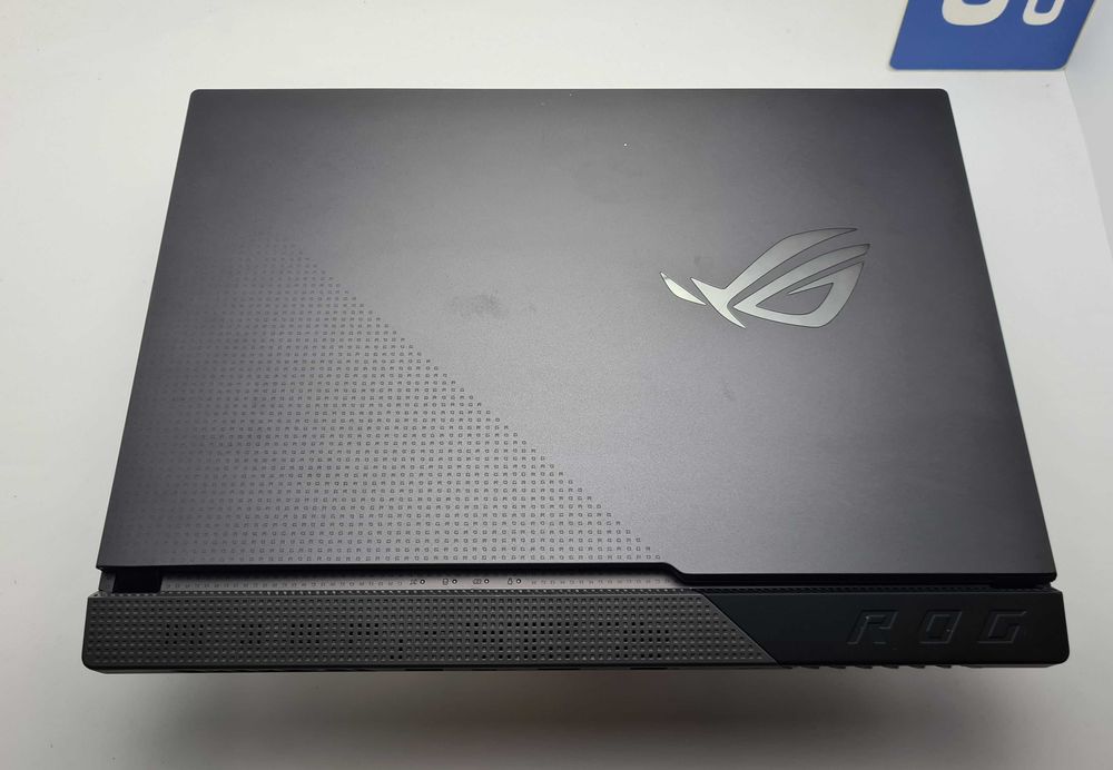 Asus ROG Strix G513QM  Ryzen 9 5900HX/16GB/512SSD/RTX3060/FHD/144Hz