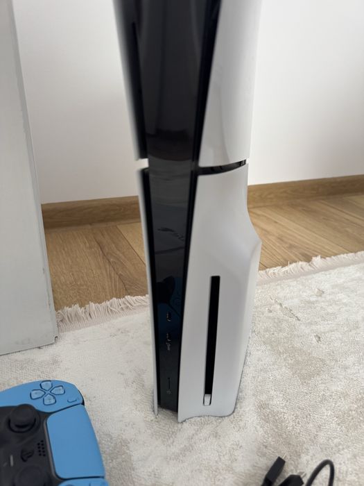 PlayStation 5 Slim, 1Tb, 2 Manete + 1 Joc