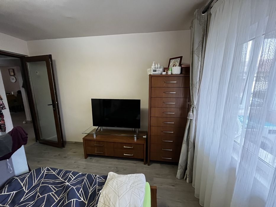 Apartament 3 camere de vanzare.