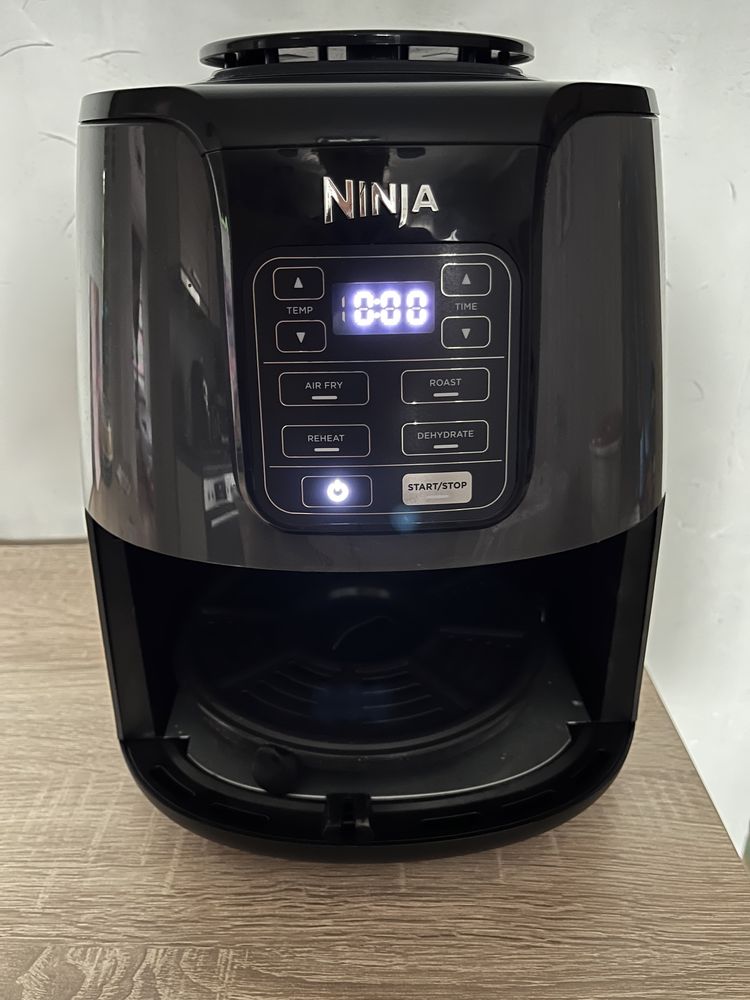 Ninja Air Fryer AF100 с липса