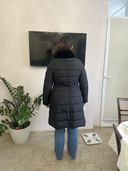 Продам куртку черную приталенную