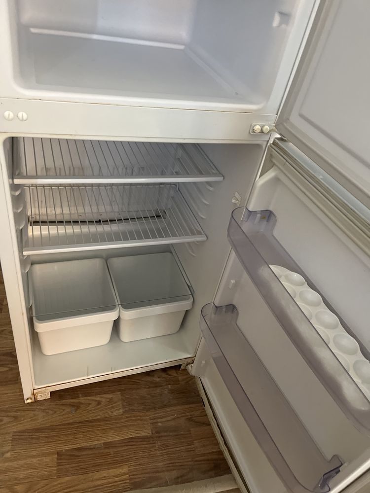 продается холодильник
