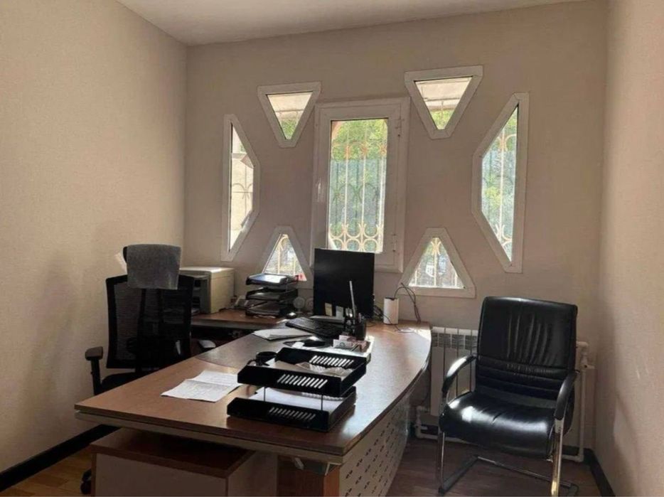 Продаётся Офис 171-м2 ул Нукус напротив бутика Glamour