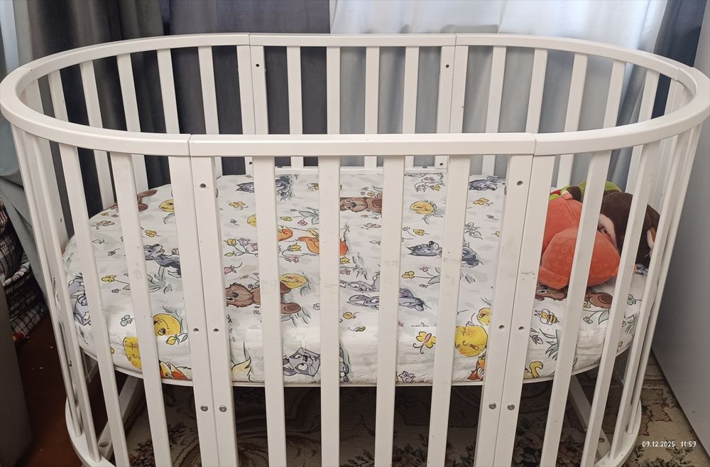 Детская кроватка и сидушка